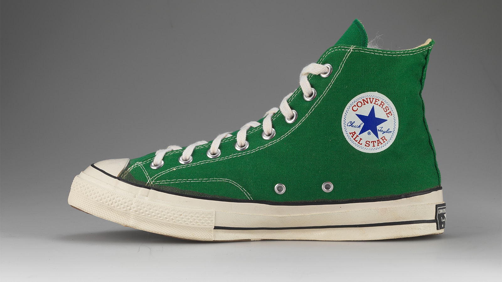Anuncio Aplicar fotografía A Brief History Of The Converse Chuck Taylor All Star Sneaker | The Journal  | MR PORTER