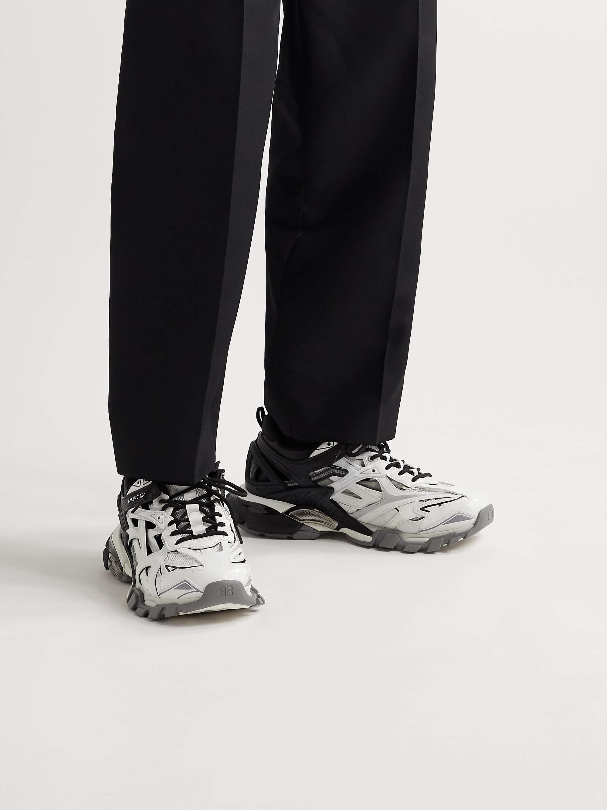 أسود حذاء سنيكرز Triple S من القماش الشبكي وجلد النوبوك والجلد بنعل شفاف |  BALENCIAGA | MR PORTER