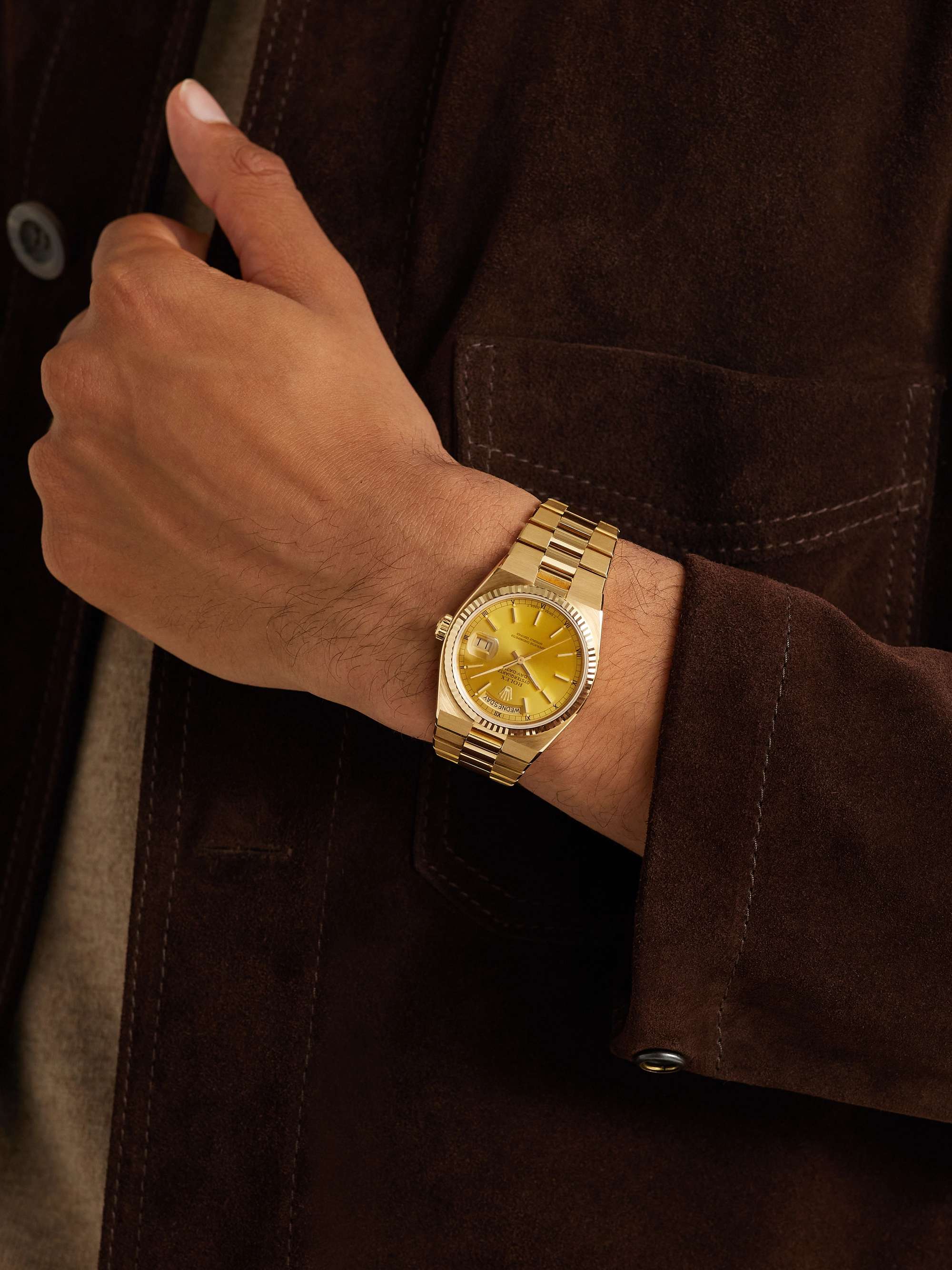 ذهبي ساعة Rolex Oysterquartz Day-Date مملوكة مسبقاً من العام 1981 بقطر 36  مم من الذهب 18 قيراط، الرقم المرجعي 19018 | WATCH BROTHERS LONDON | MR  PORTER