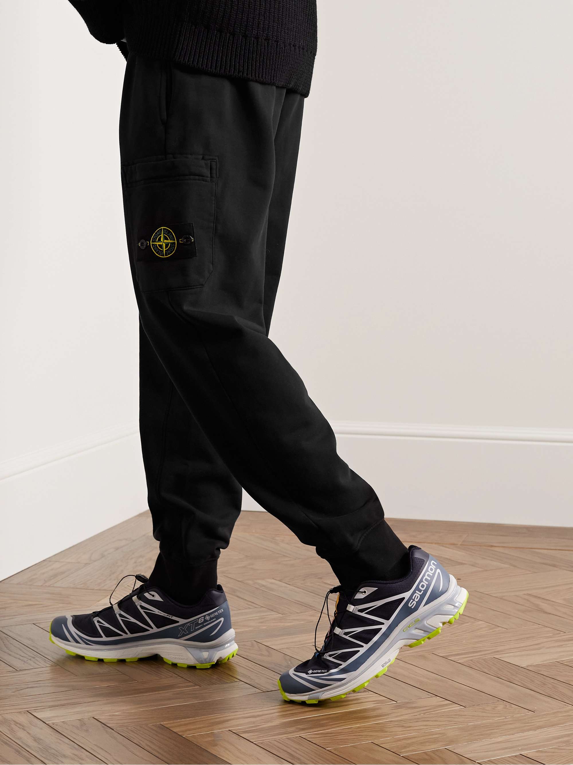 Schmal zulaufende Jogginghose aus Baumwoll-Jersey mit Logoapplikation in  Stückfärbung | MR PORTER