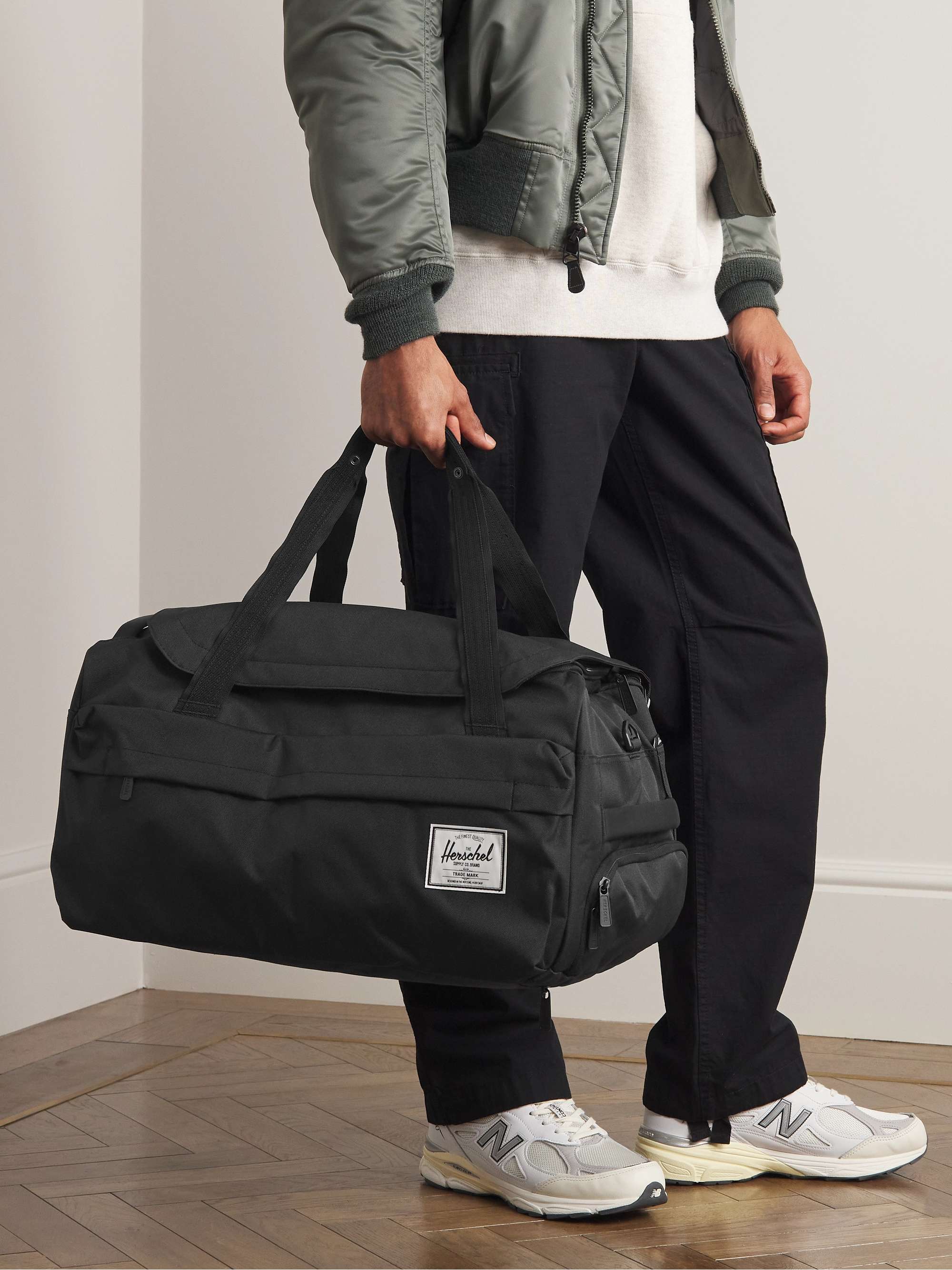 أسود حقيبة كبيرة Outfitter قابلة للحمل بطريقتين من الكنفا | HERSCHEL SUPPLY  CO. | MR PORTER