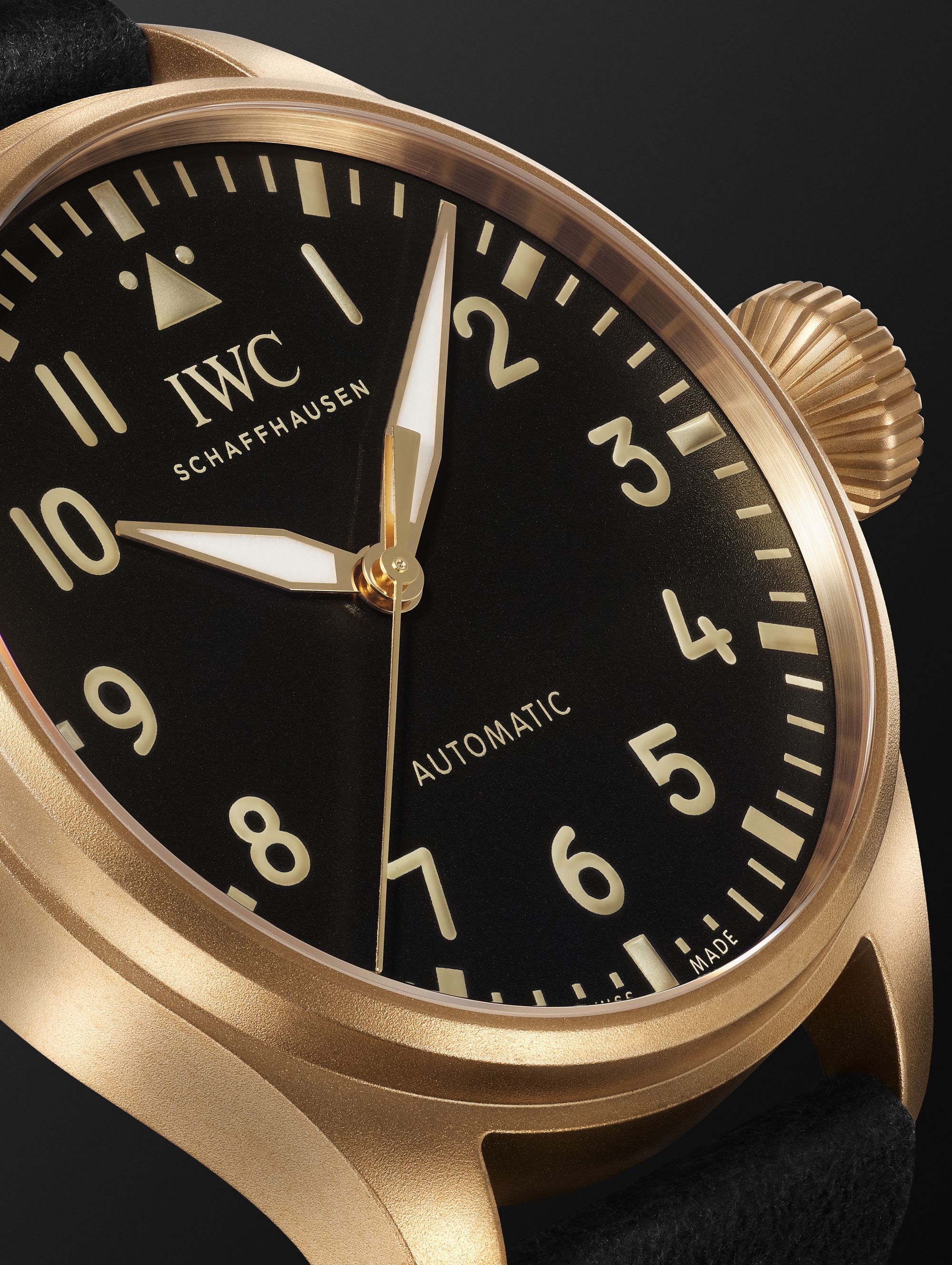 IWC SCHAFFHAUSEN Big Pilot's 43 Automatic 43 mm Uhr aus Bronze mit Armband aus Alcantara®, Ref.-Nr. IW329703