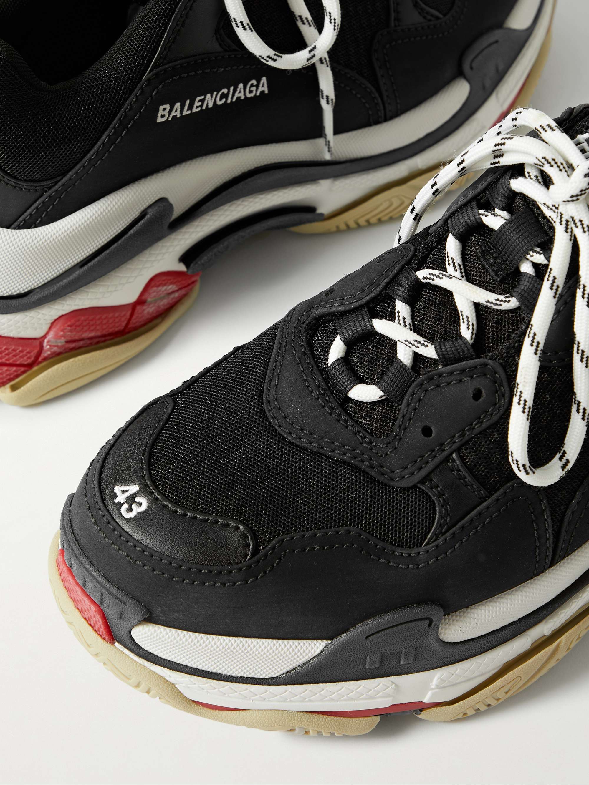 أسود حذاء سنيكرز Triple S من النسيج الشبكي وجلد السويد الصناعي والجلد  الصناعي | BALENCIAGA | MR PORTER