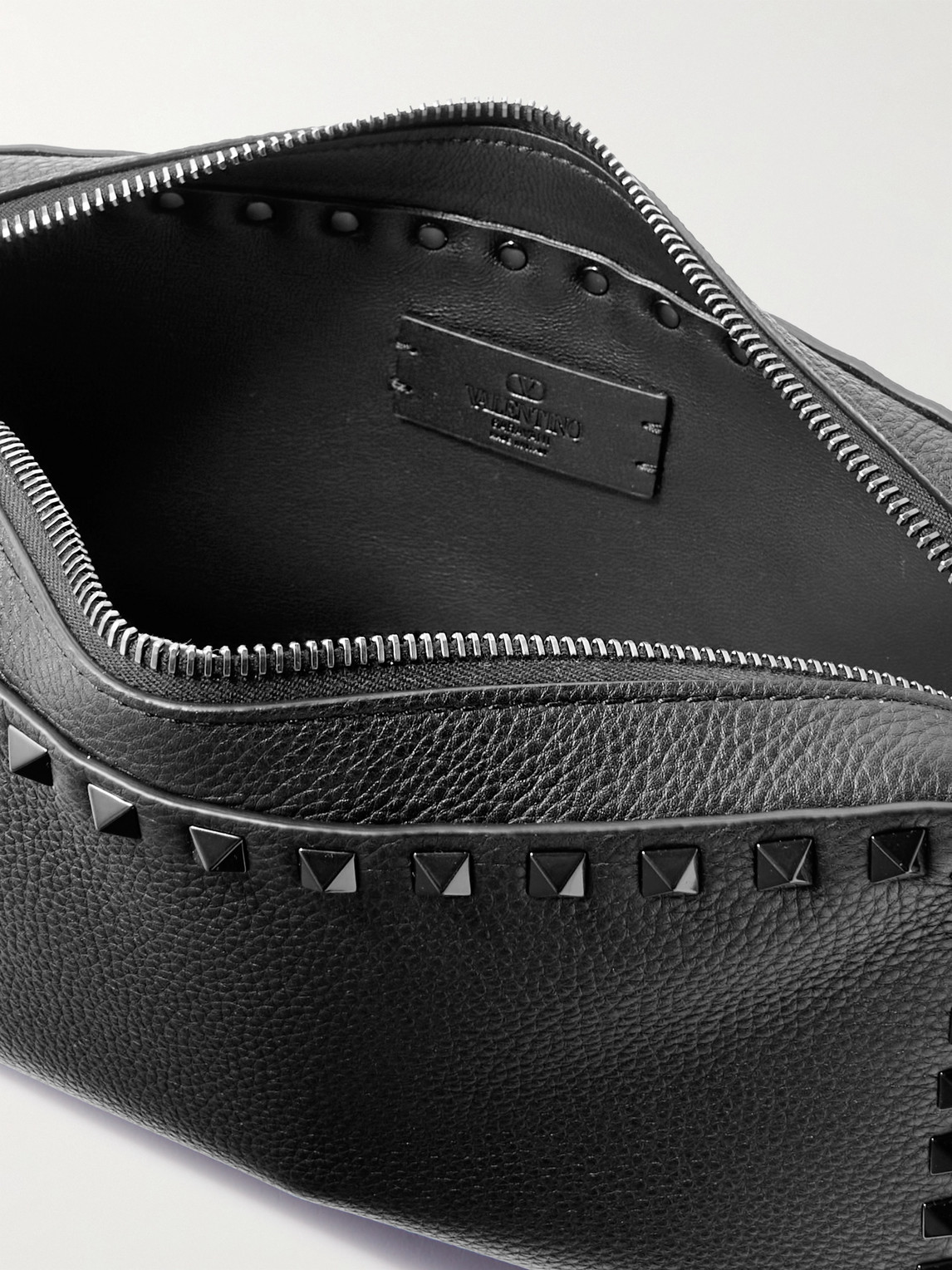 VALENTINO GARAVANI: Rockstud clutch in grained leather - Black