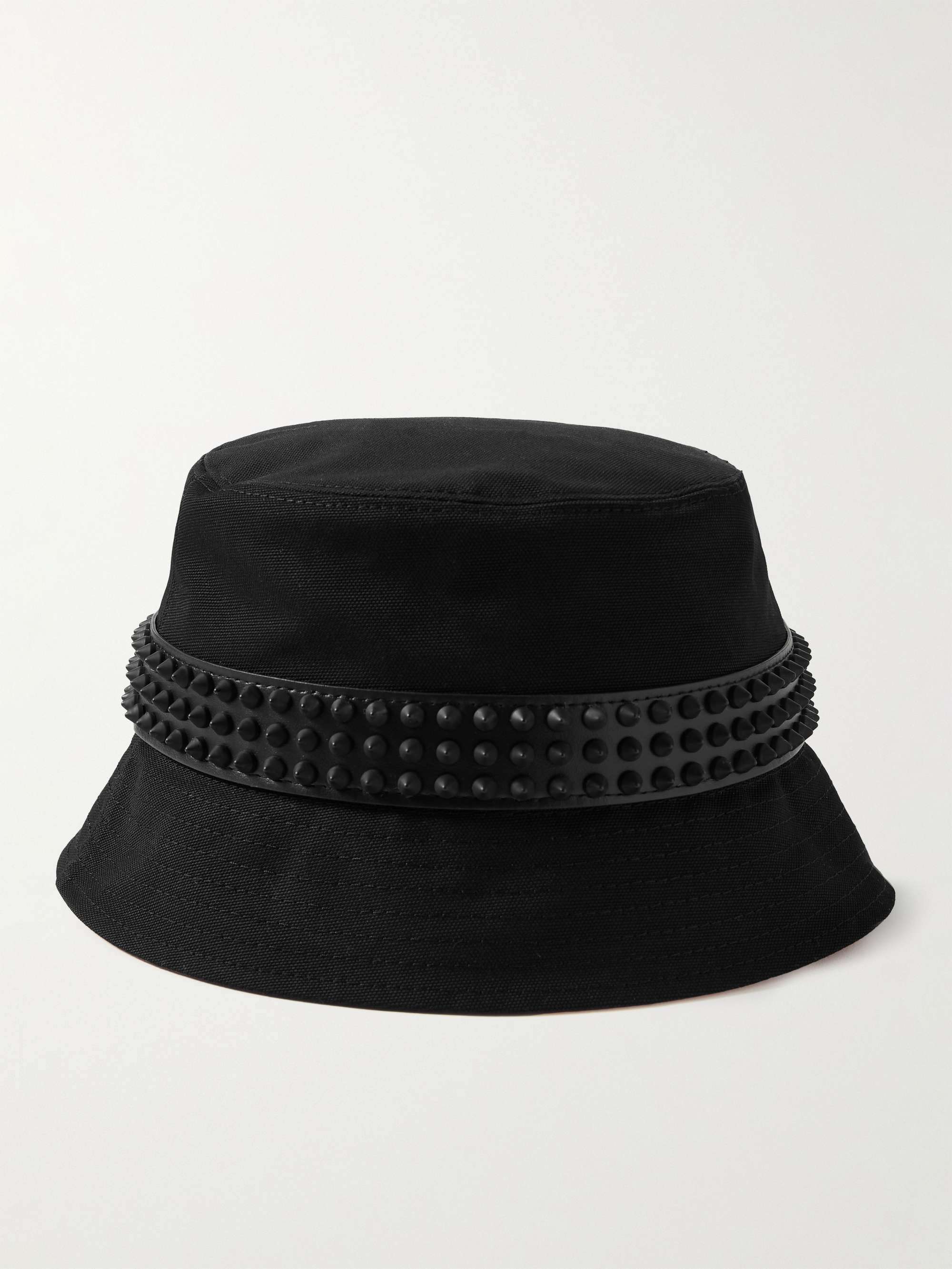 قبعة باكيت Bobino Spikes من قطن الكنفا بحاشية من الجلد من CHRISTIAN  LOUBOUTIN | مستر بورتر