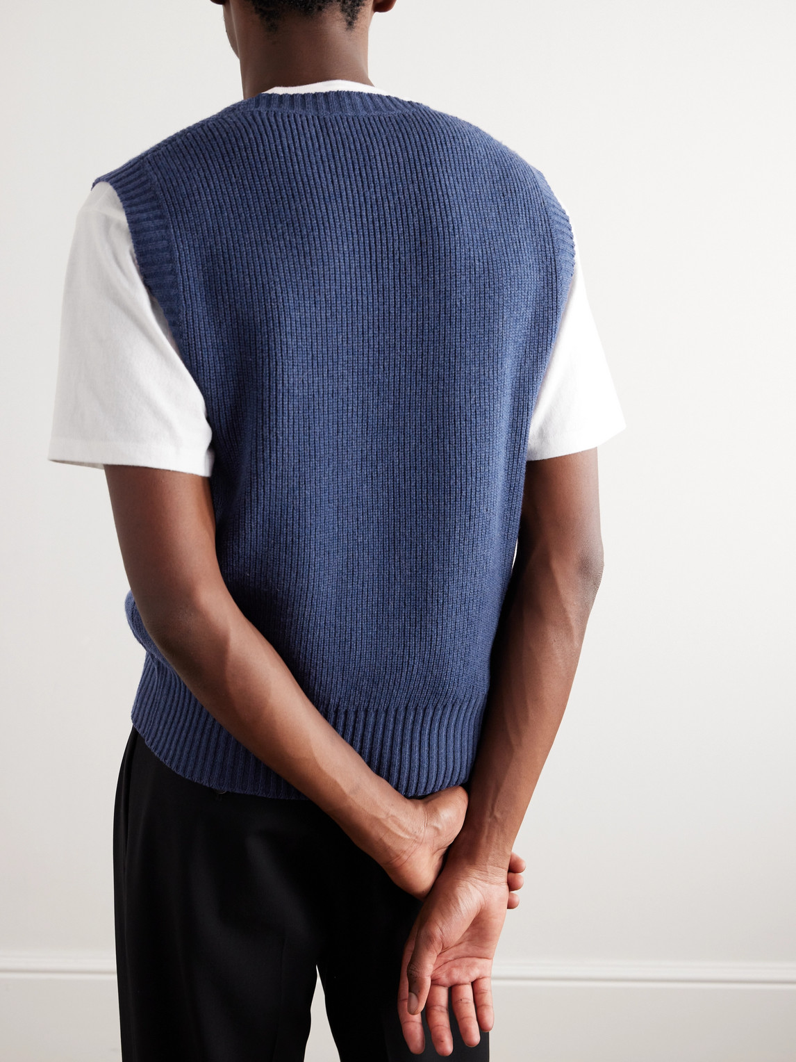 Shop Stòffa Ribbed Cashmere Sweater Vest In Blue