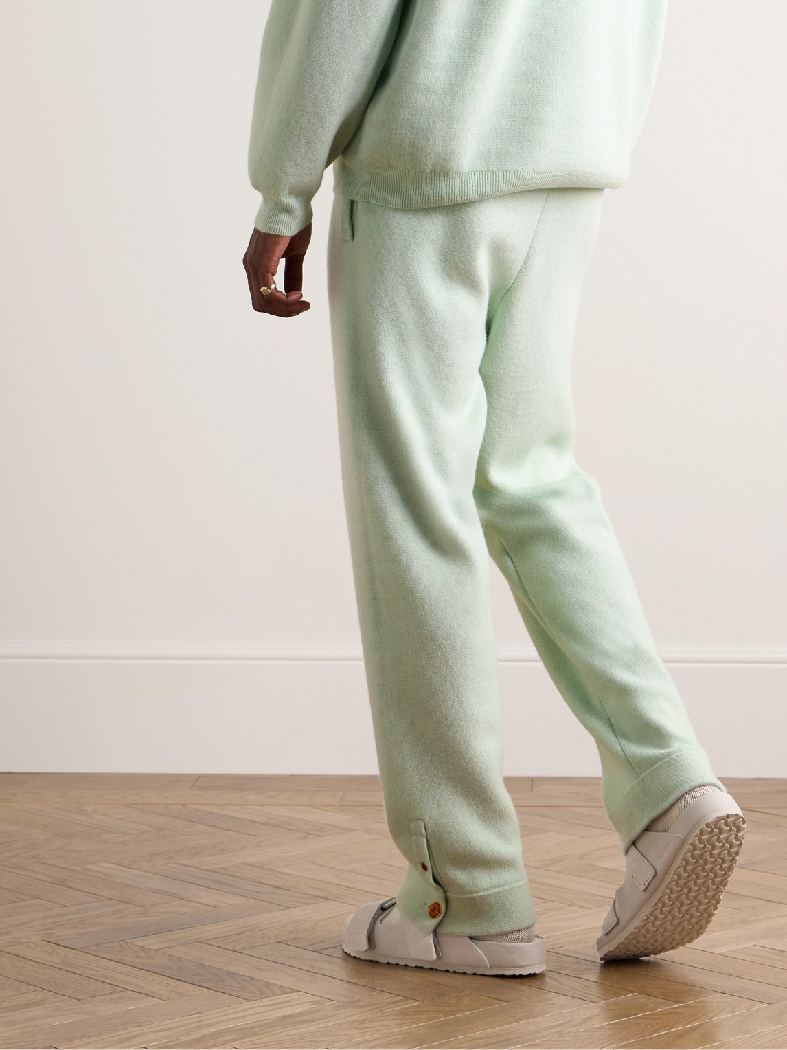 Shop God's True Cashmere Straight-leg Cashmere Drawstring Trousers In Green