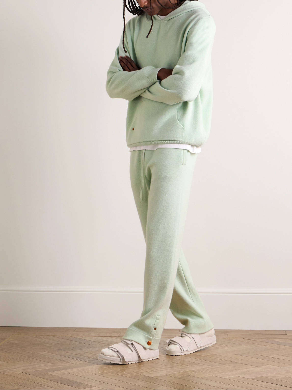 Shop God's True Cashmere Straight-leg Cashmere Drawstring Trousers In Green