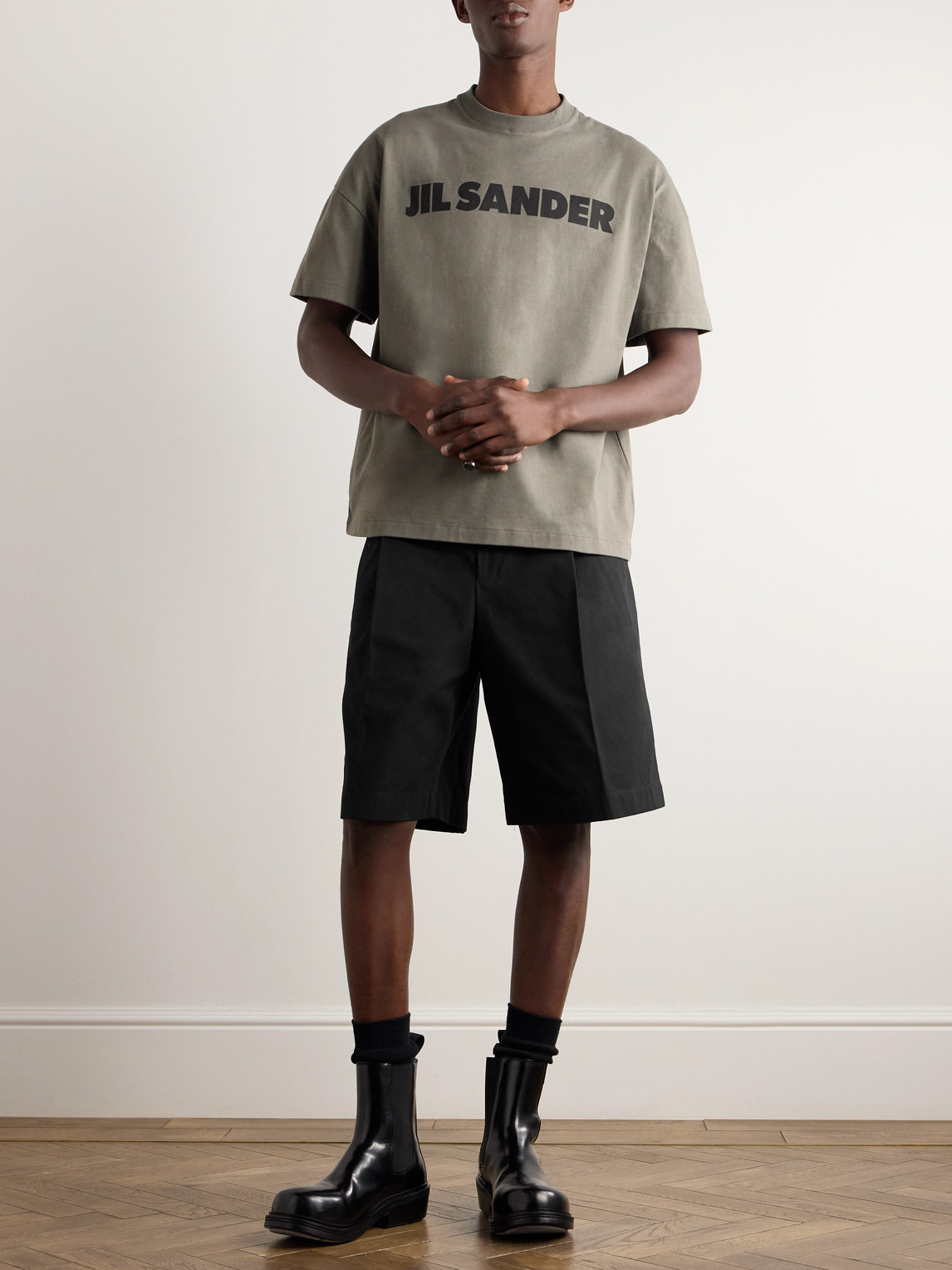 Shop Jil Sander Wide-leg Pleated Cotton-canvas Shorts In Black