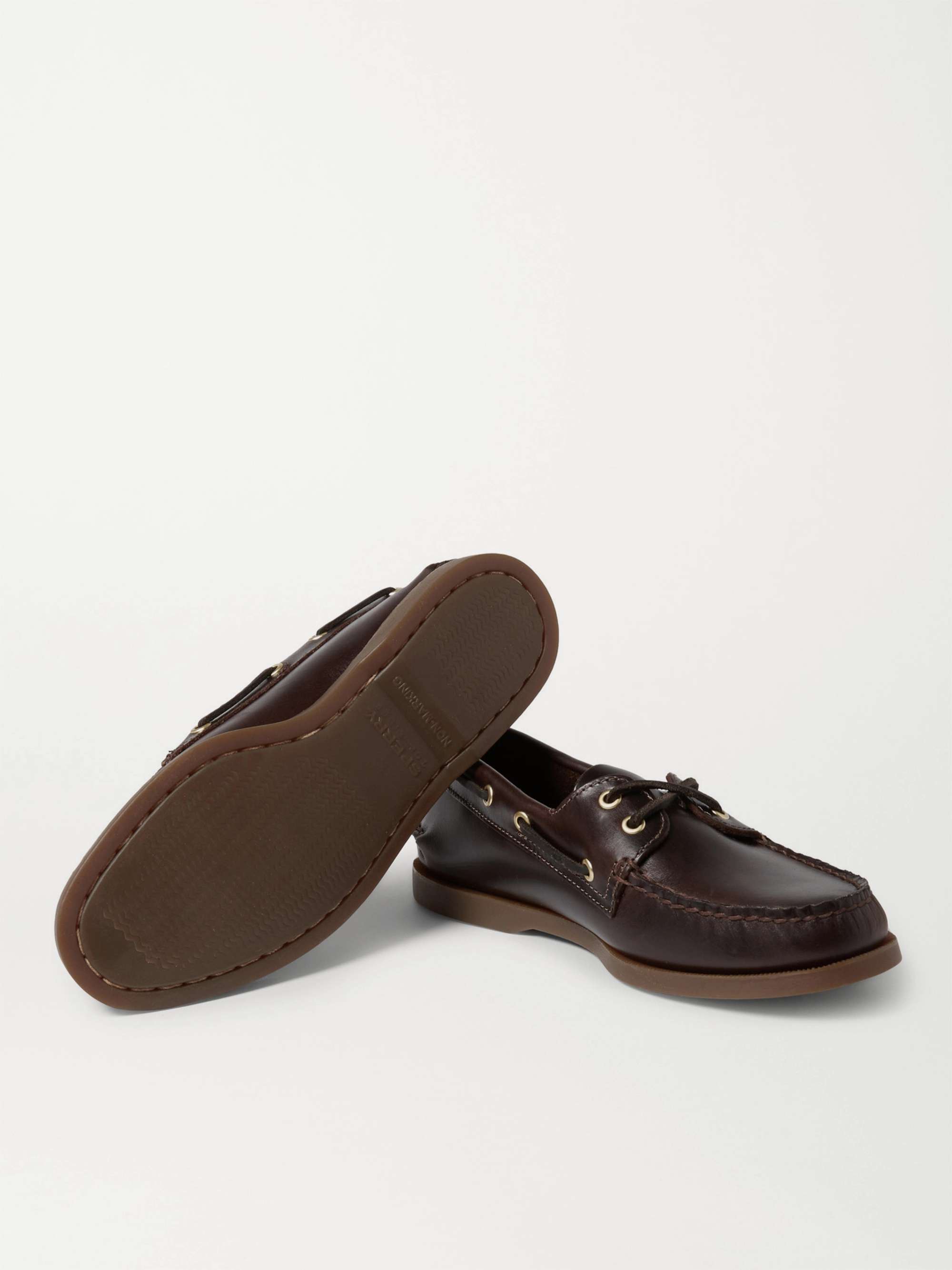بني حذاء بشكل قارب Authentic Original‏ من الجلد المصقول | SPERRY | MR PORTER