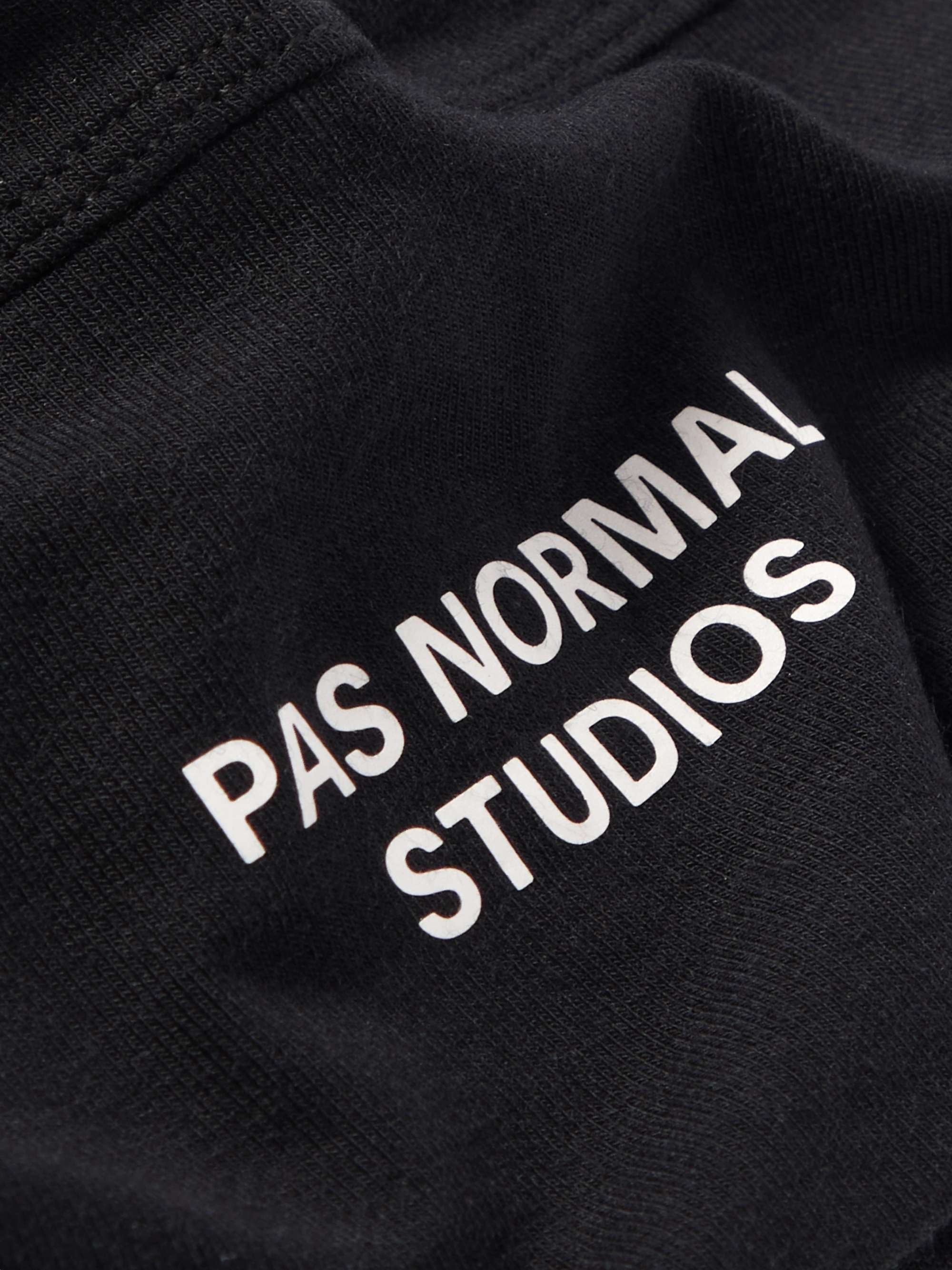 PAS NORMAL STUDIOS Radsport-Kappe aus Stretch-Jersey aus einer Bambusfaser-Merinowollmischung mit Logoprint